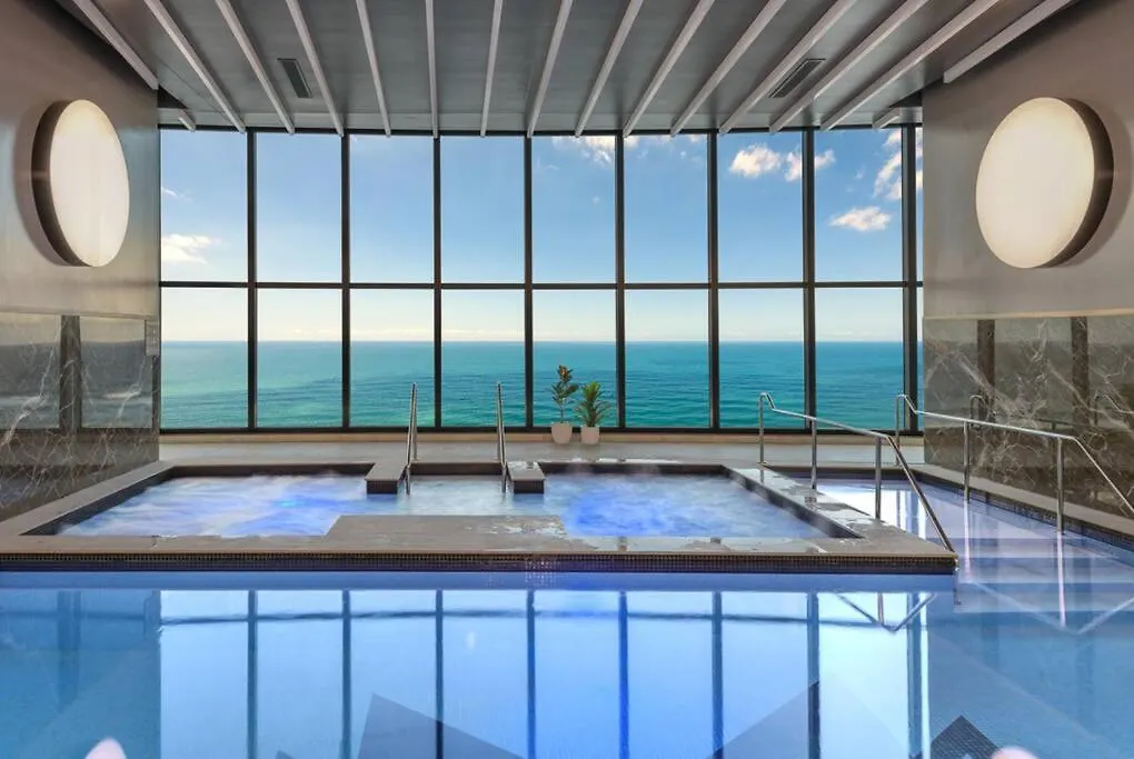 Beach Front Sky Home - Floor 35 Gold Coast